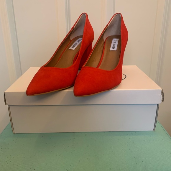 Steve Madden Ashlyn Red Suede Nubuck Heels - Picture 2 of 7